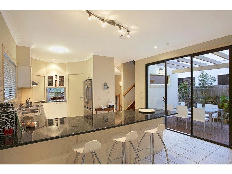 57 Hillside Terrace, St Lucia QLD 4067