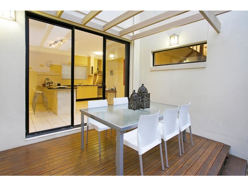 57 Hillside Terrace, St Lucia QLD 4067