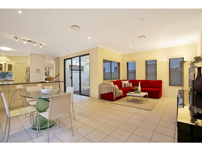 57 Hillside Terrace, St Lucia QLD 4067