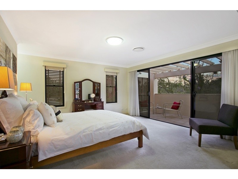57 Hillside Terrace, St Lucia QLD 4067