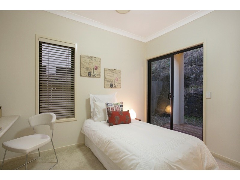 57 Hillside Terrace, St Lucia QLD 4067