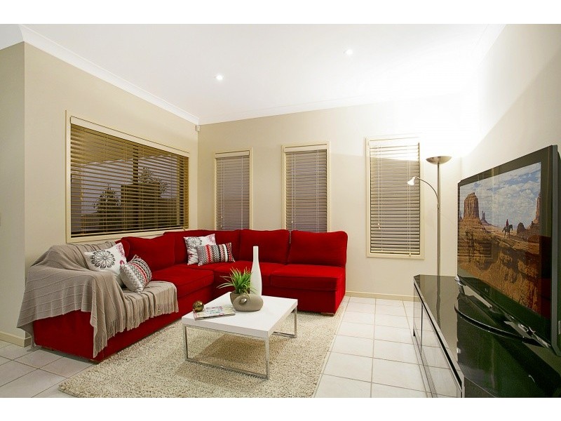 57 Hillside Terrace, St Lucia QLD 4067