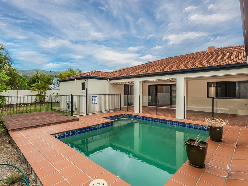 32 Greenford Street, Chapel Hill QLD 4069