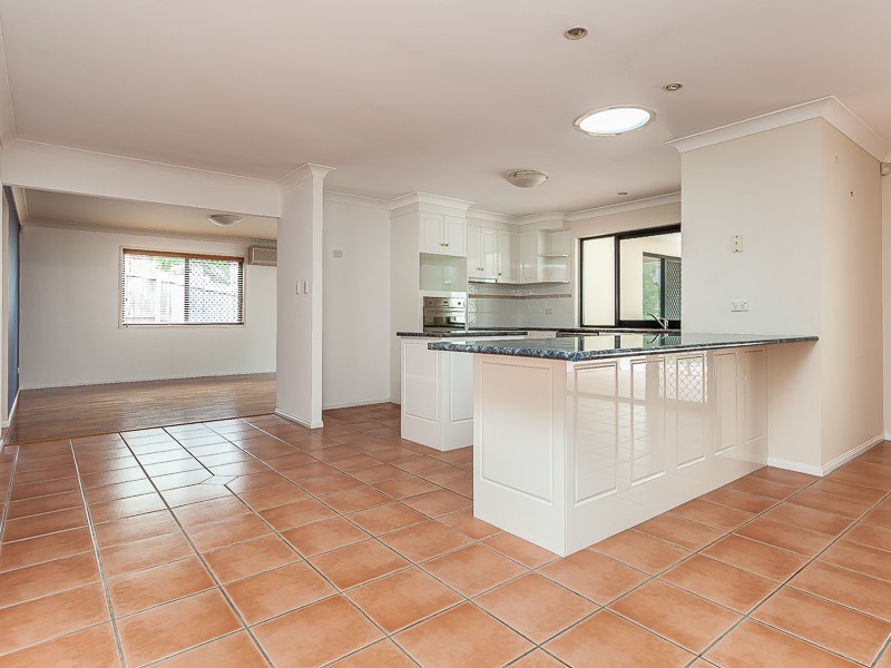 32 Greenford Street, Chapel Hill QLD 4069
