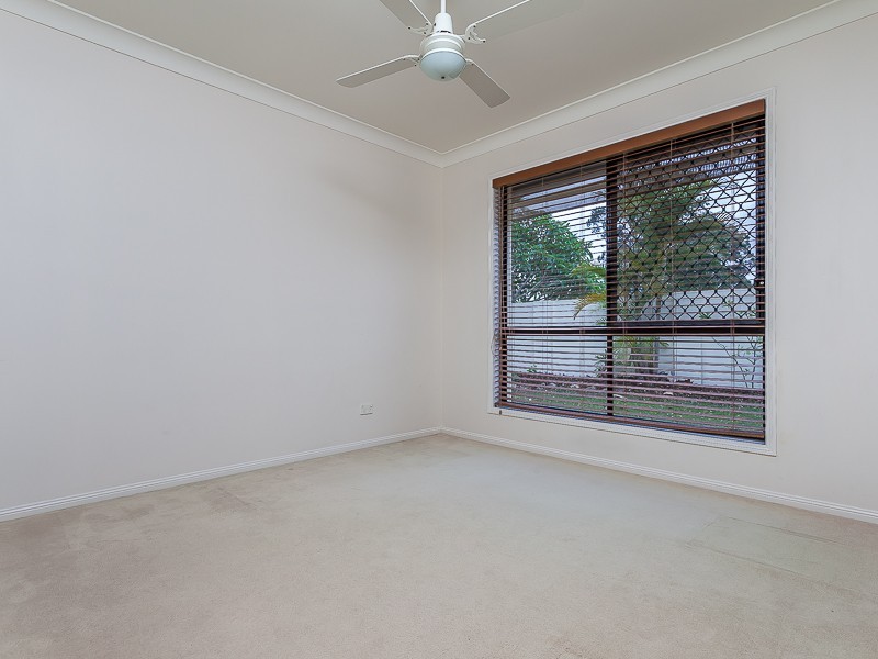 32 Greenford Street, Chapel Hill QLD 4069