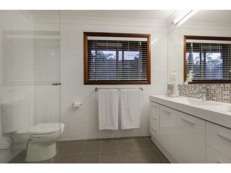 2 Brindabella Street, Chapel Hill QLD 4069