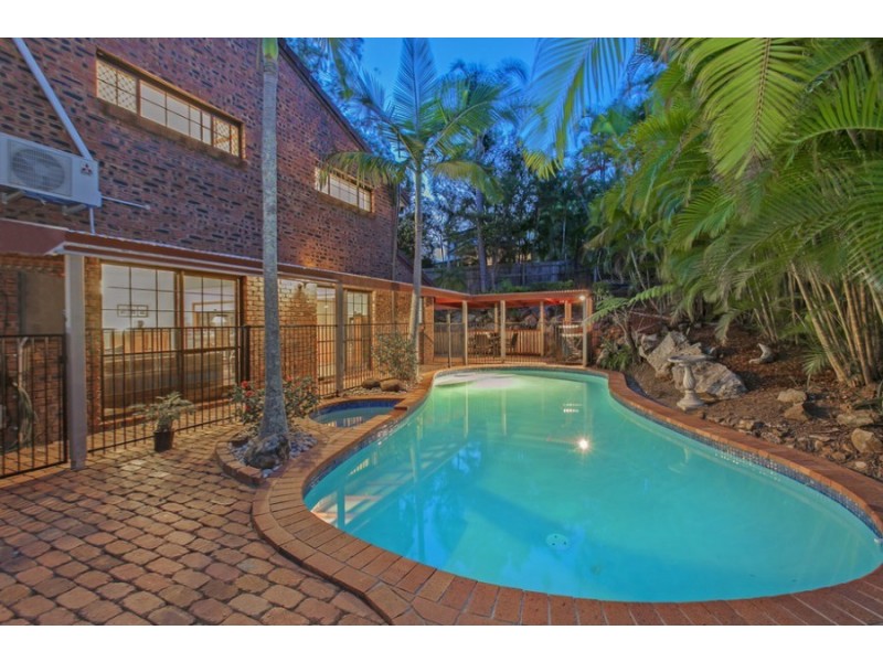 2 Brindabella Street, Chapel Hill QLD 4069