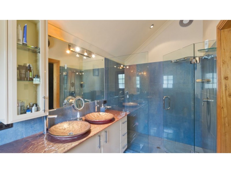 19 Raleigh Parade, Ashgrove QLD 4060