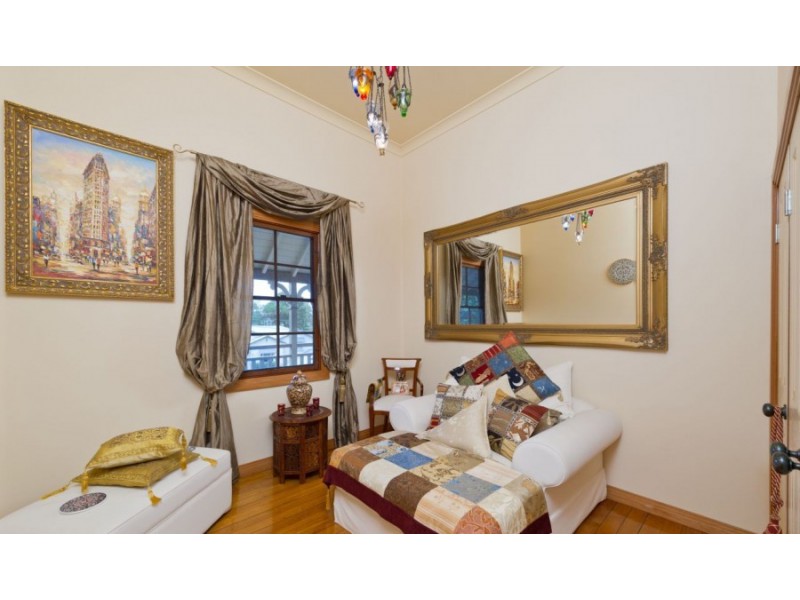 19 Raleigh Parade, Ashgrove QLD 4060