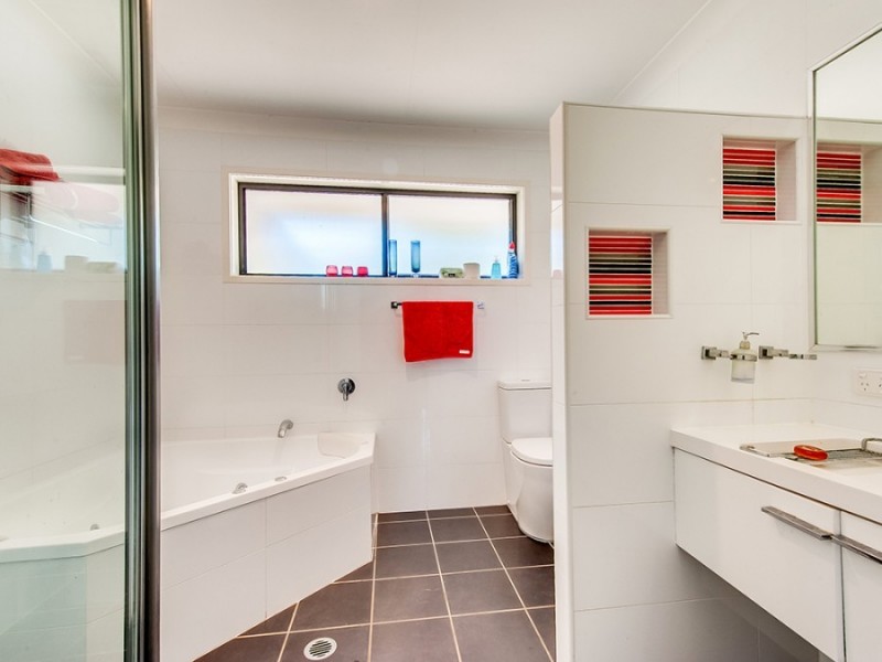 15 Fortrose Street, Kenmore QLD 4069