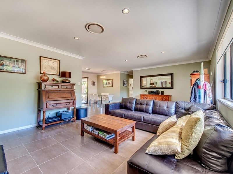 15 Fortrose Street, Kenmore QLD 4069