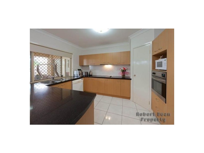 25 Lakeside Circuit, Sinnamon Park QLD 4073