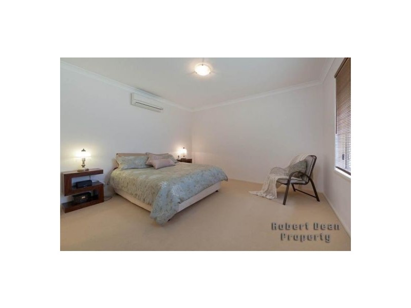 25 Lakeside Circuit, Sinnamon Park QLD 4073