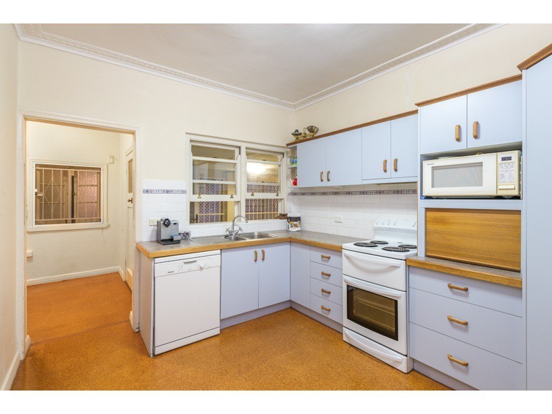 18 Arinya Road, Ashgrove QLD 4060