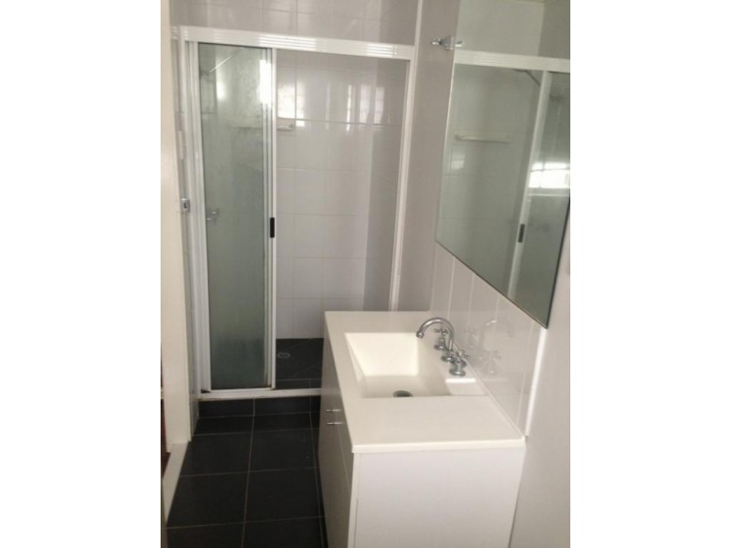 2/15 Cedar Street, Greenslopes QLD 4120