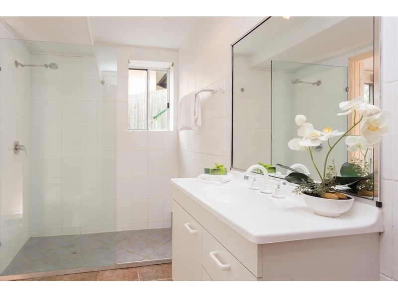 207 Chapel Hill Road, Chapel Hill QLD 4069