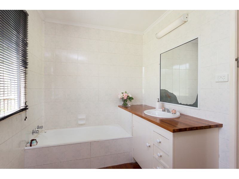 207 Chapel Hill Road, Chapel Hill QLD 4069