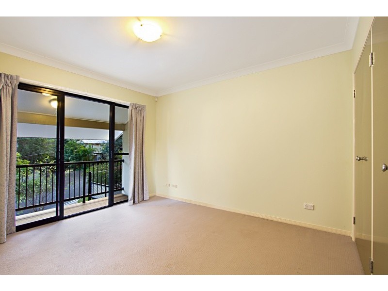 26 Woodstock Avenue, Taringa QLD 4068