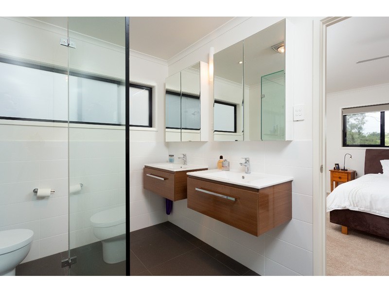 165 Chapel Hill Road, Chapel Hill QLD 4069