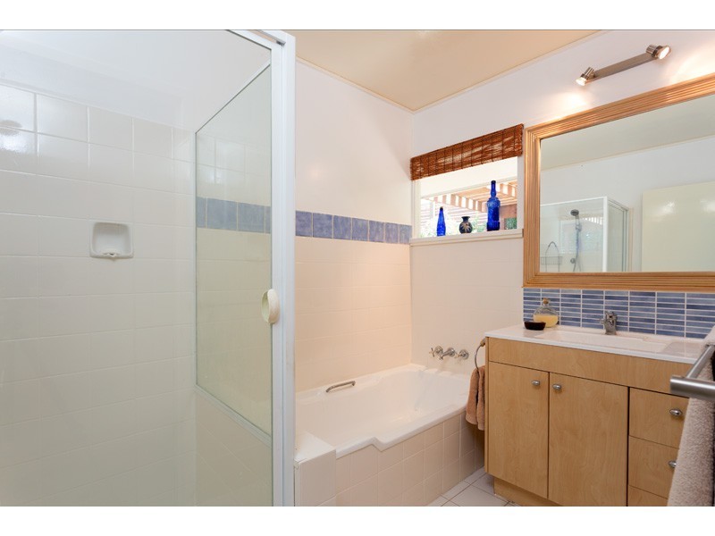 7 Jedburgh Street, Kenmore QLD 4069