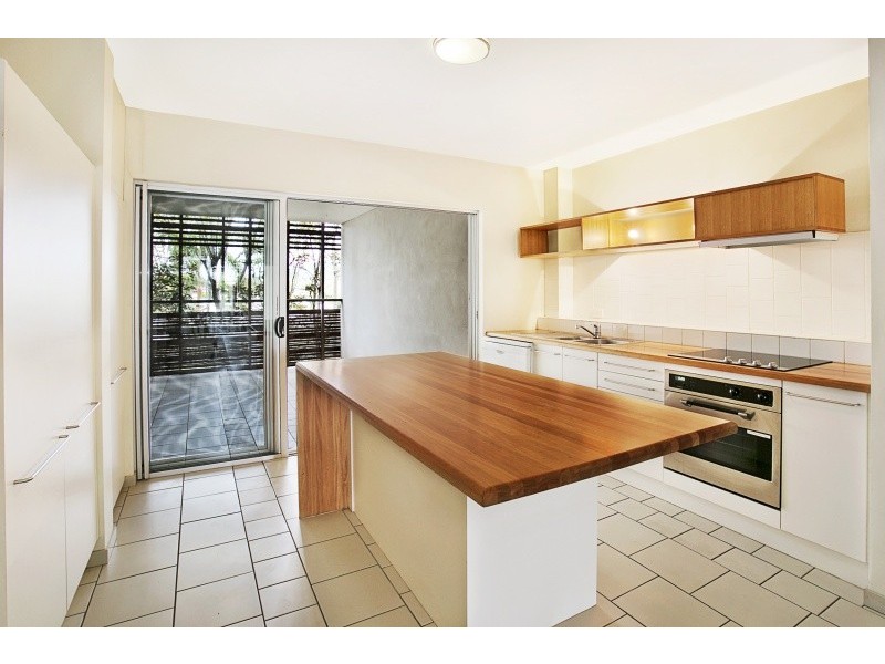 2/33 Clarence Road, Indooroopilly QLD 4068