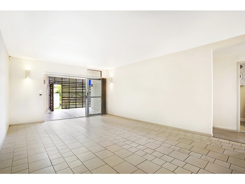 2/33 Clarence Road, Indooroopilly QLD 4068