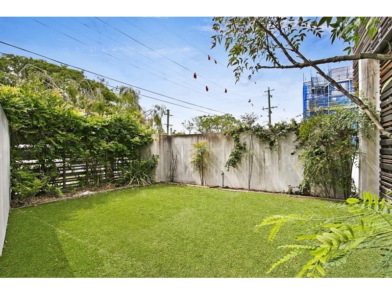 2/33 Clarence Road, Indooroopilly QLD 4068