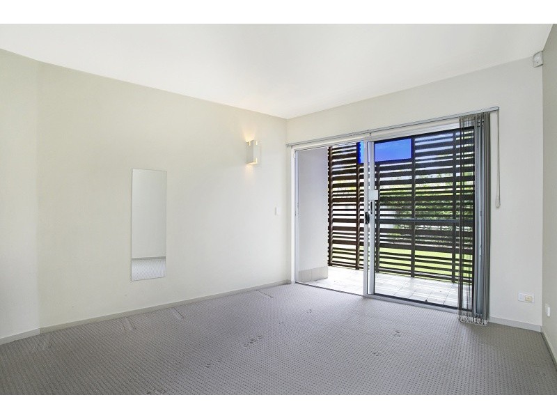 2/33 Clarence Road, Indooroopilly QLD 4068