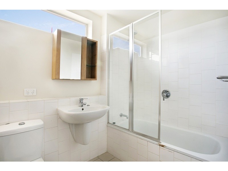 2/33 Clarence Road, Indooroopilly QLD 4068
