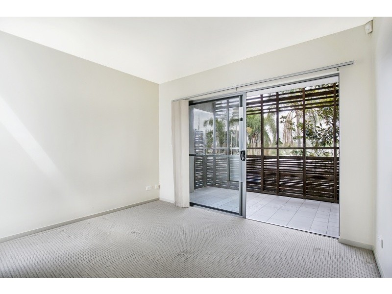 2/33 Clarence Road, Indooroopilly QLD 4068