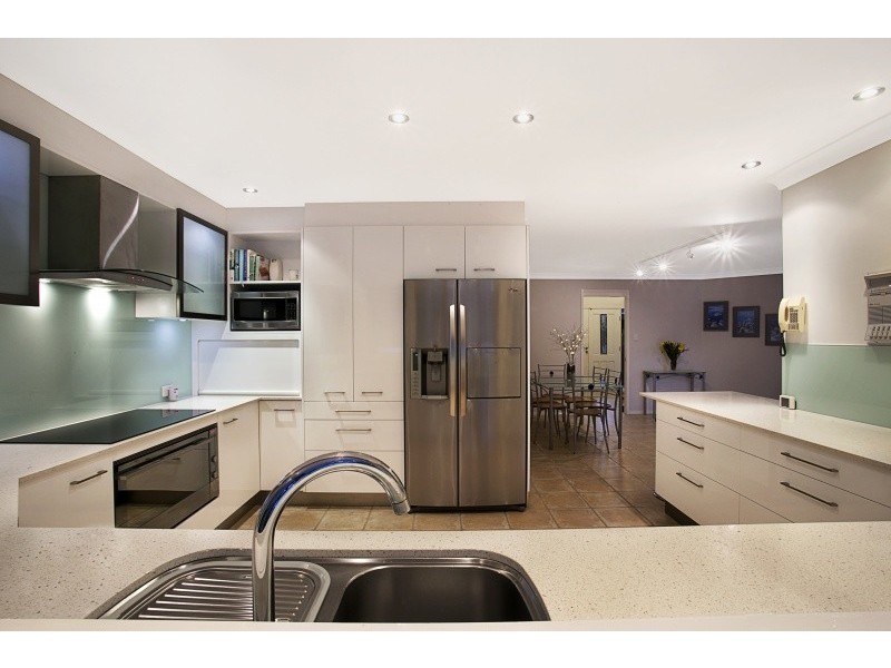 6 Cascade Close, Riverhills QLD 4074