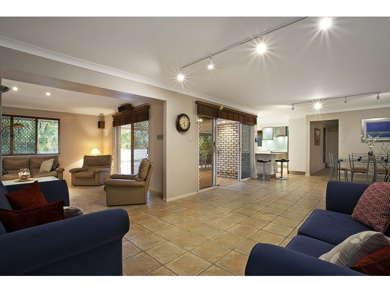 6 Cascade Close, Riverhills QLD 4074