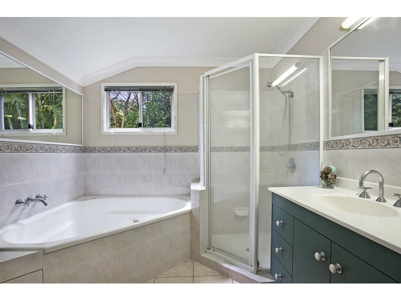 25 Shannan Place, Kenmore Hills QLD 4069