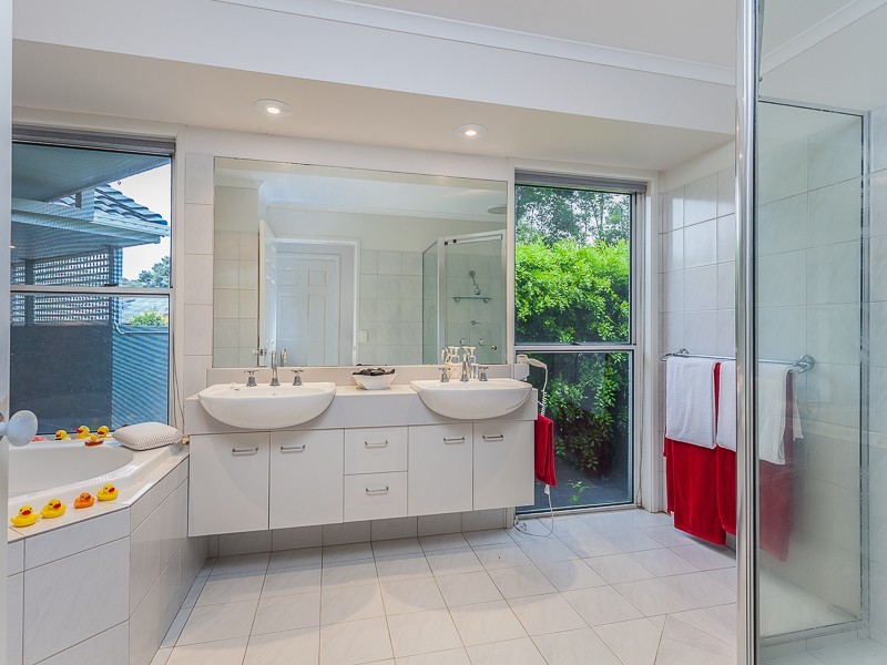 45 Tangmere Street, Chapel Hill QLD 4069