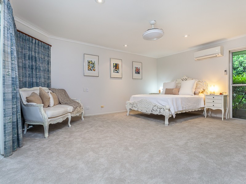 45 Tangmere Street, Chapel Hill QLD 4069