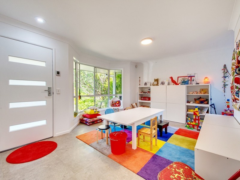 6 Acorn Circuit, Forest Lake QLD 4078