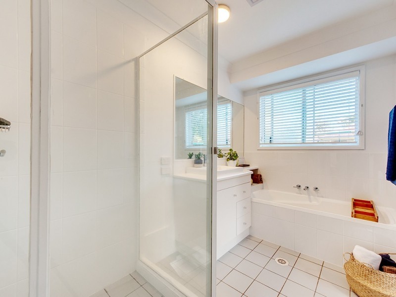 6 Acorn Circuit, Forest Lake QLD 4078