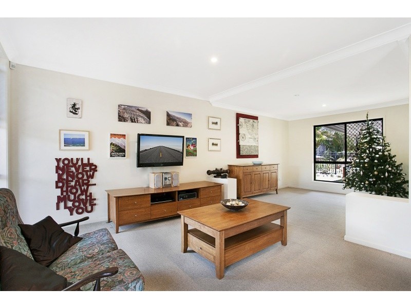 21 Windermere Ave, Sinnamon Park QLD 4073