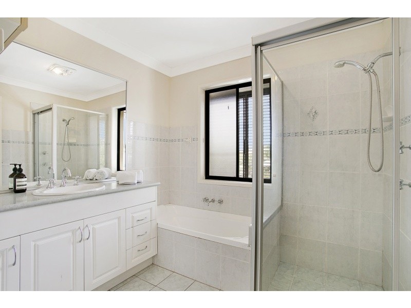 21 Windermere Ave, Sinnamon Park QLD 4073