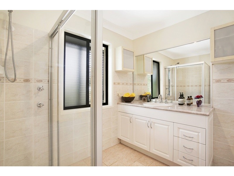 21 Windermere Ave, Sinnamon Park QLD 4073