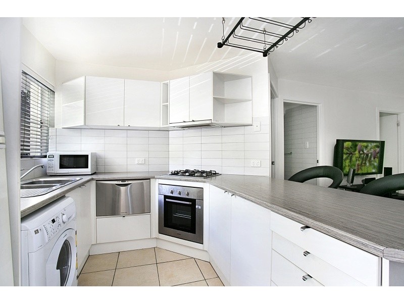 2/74 Sir Fred Schonell Drive, St Lucia QLD 4067