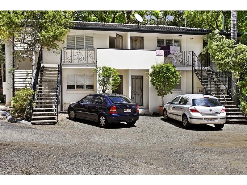 2/74 Sir Fred Schonell Drive, St Lucia QLD 4067