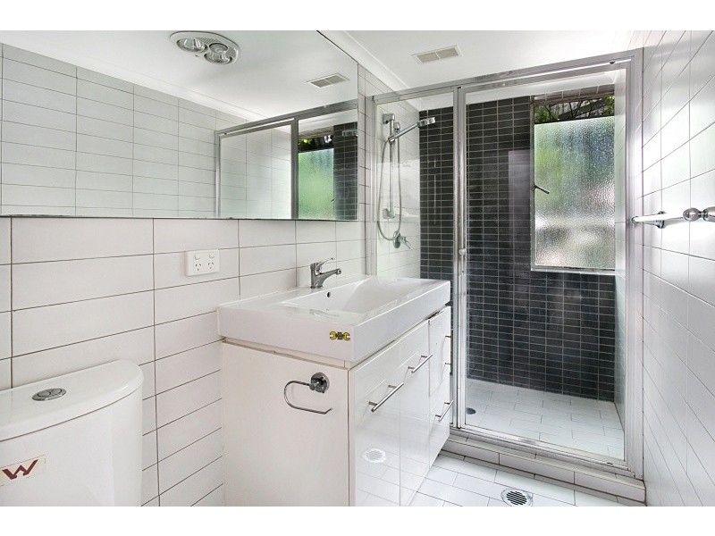 2/74 Sir Fred Schonell Drive, St Lucia QLD 4067