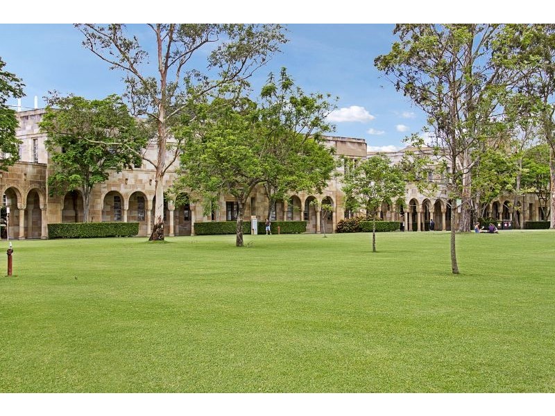 2/74 Sir Fred Schonell Drive, St Lucia QLD 4067