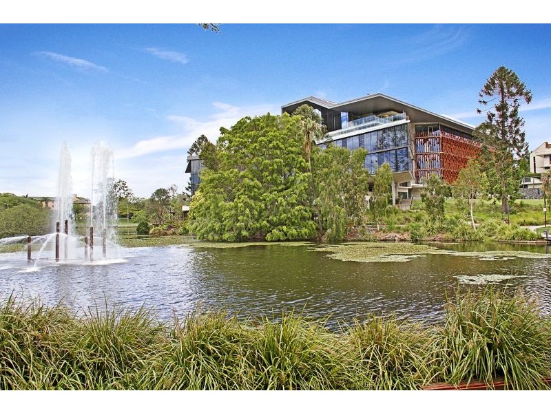 2/74 Sir Fred Schonell Drive, St Lucia QLD 4067