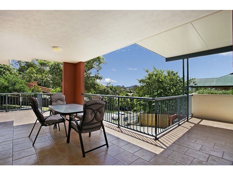 1/194 Carmody Road, St Lucia QLD 4067