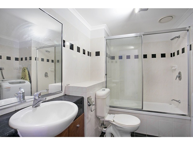 1/194 Carmody Road, St Lucia QLD 4067