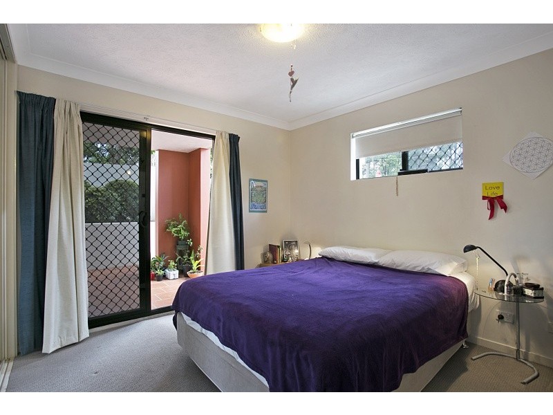 1/194 Carmody Road, St Lucia QLD 4067