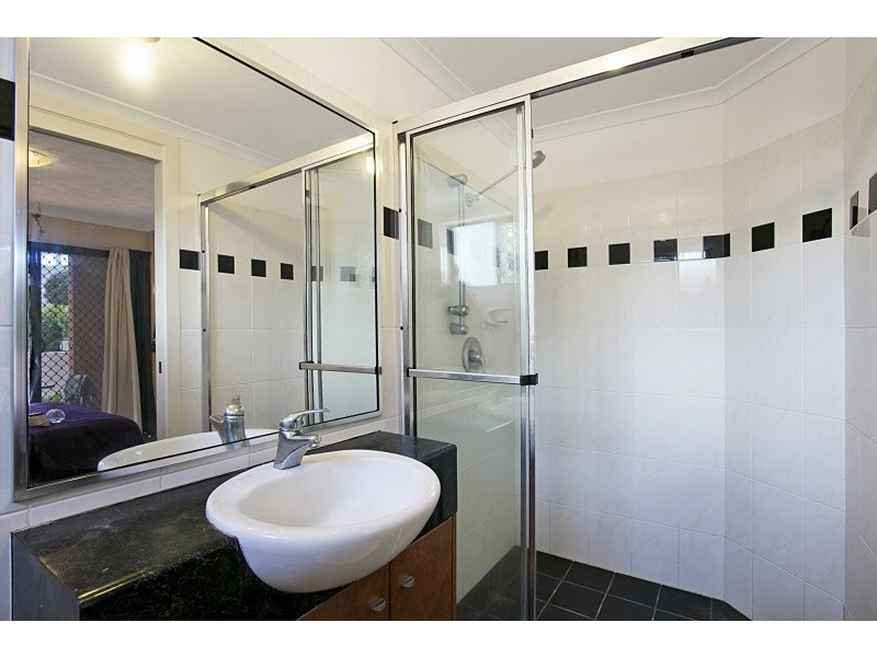 1/194 Carmody Road, St Lucia QLD 4067