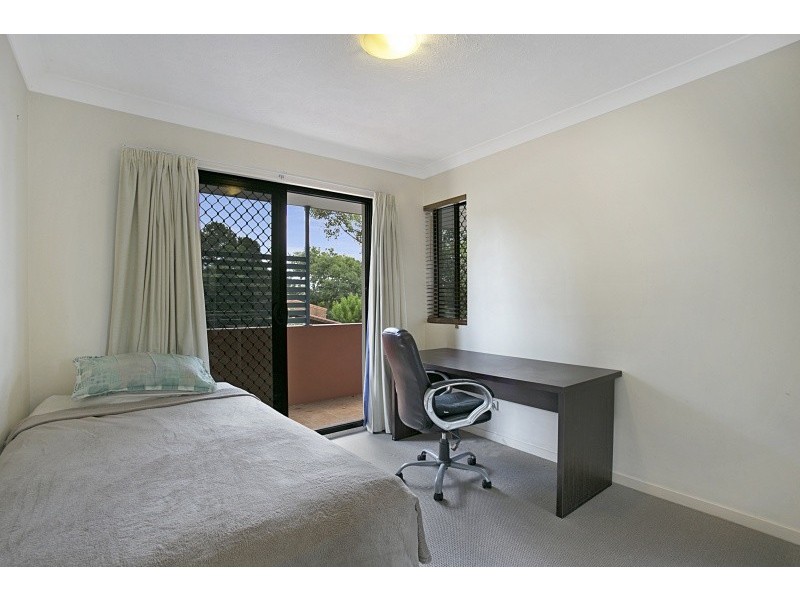 1/194 Carmody Road, St Lucia QLD 4067